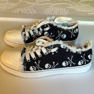 Daeful  women’s lace-up black sneakers with skulls. Size 7.5. Great condition.